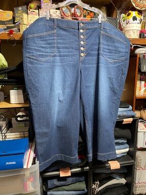 #603 size 30 torrid NWT Crop Wide Leg Lightwt Vintage Stretch High-Rise denim